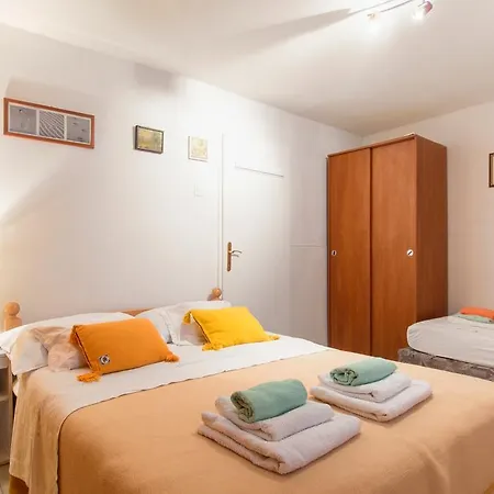 Split Accommodation בית הארחה